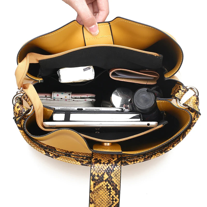Medium leather tote handbag