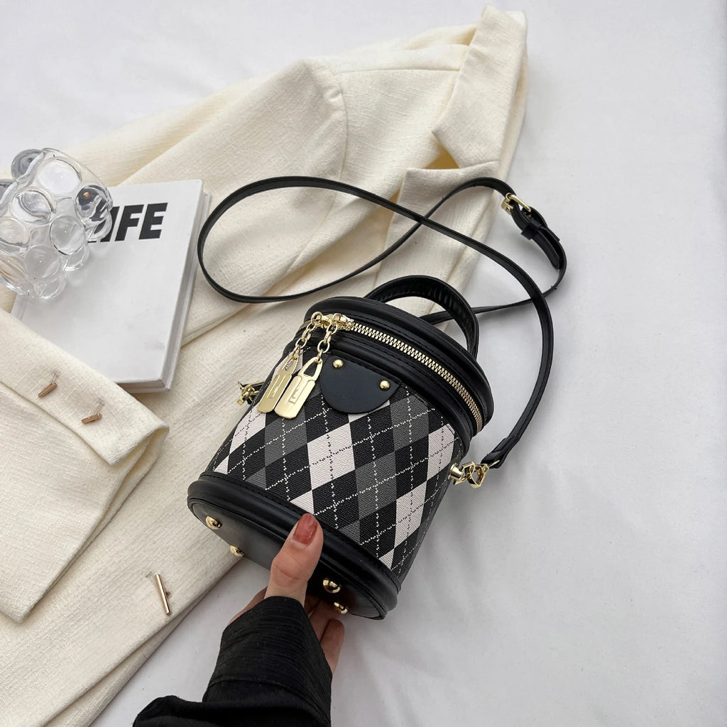 Vintage leather shoulder bag