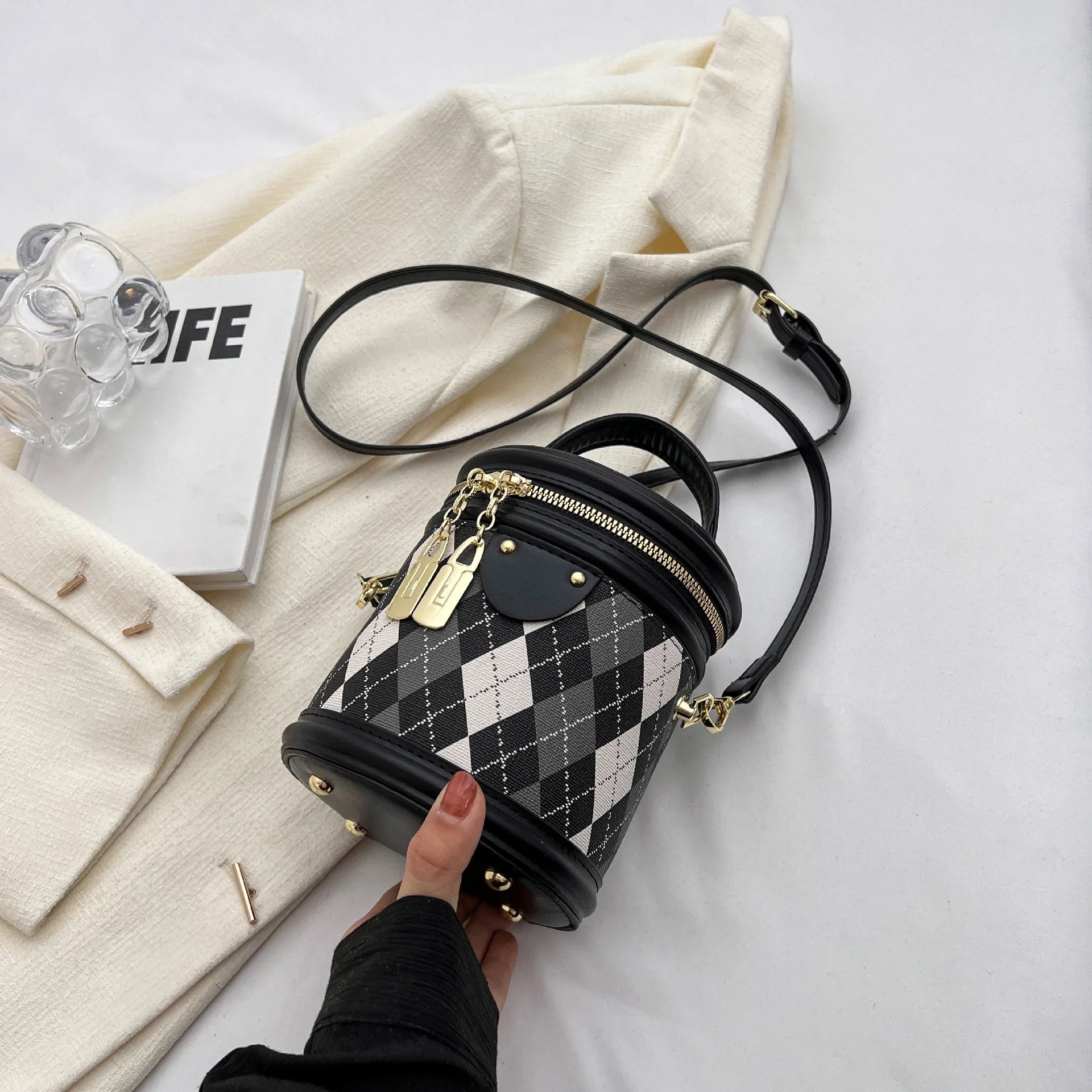 Vintage leather shoulder bag