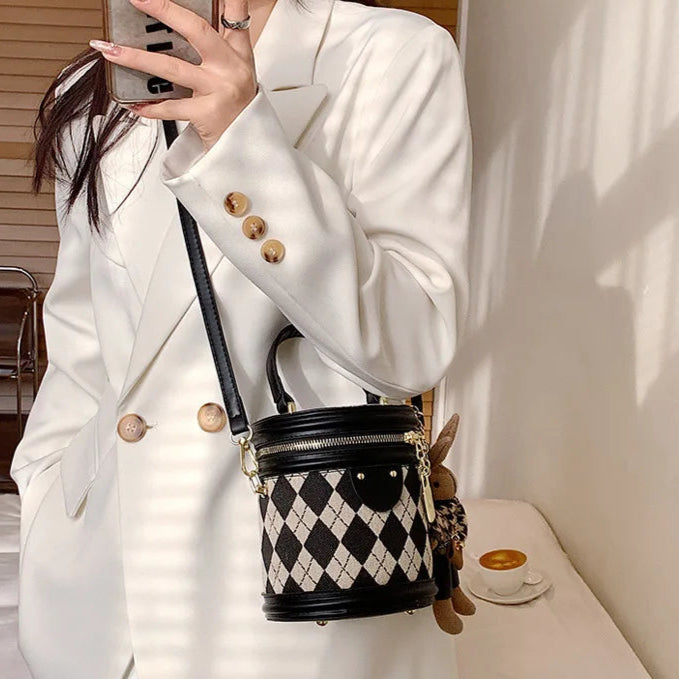 Vintage leather shoulder bag