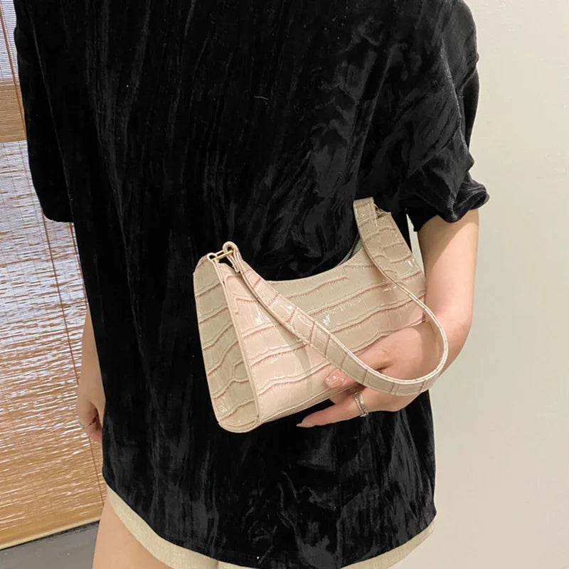 Chic leather shoulder bag
