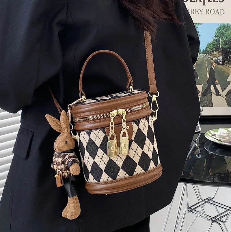 Vintage leather shoulder bag