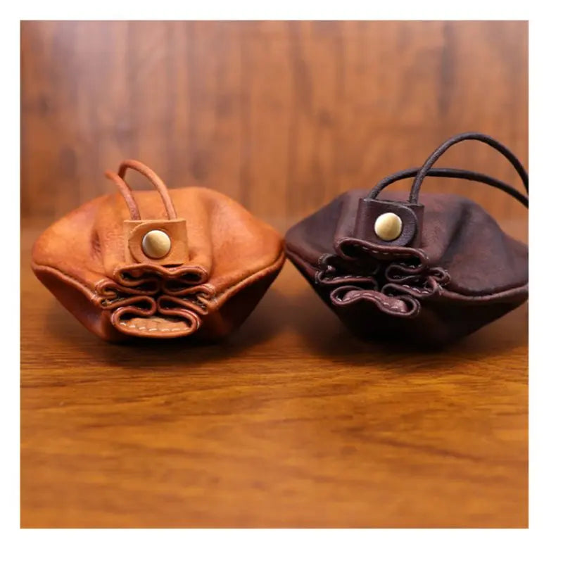 Lightweight leather coin pouch