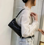Chic leather shoulder bag