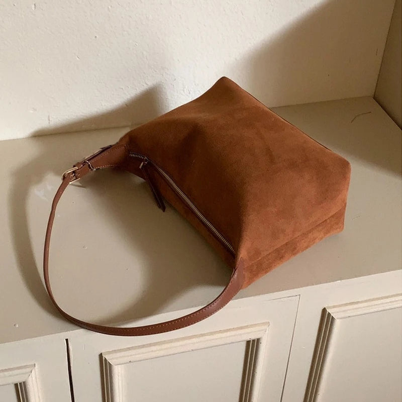 Simple suede shoulder bag with zipper pocket