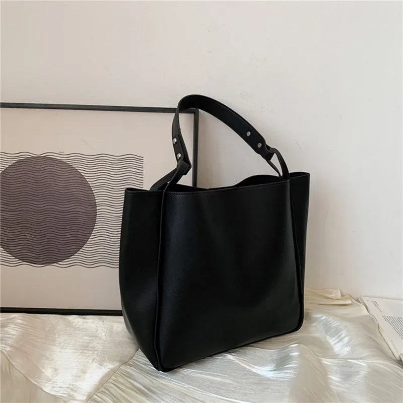 Black shoulder leather tote bag