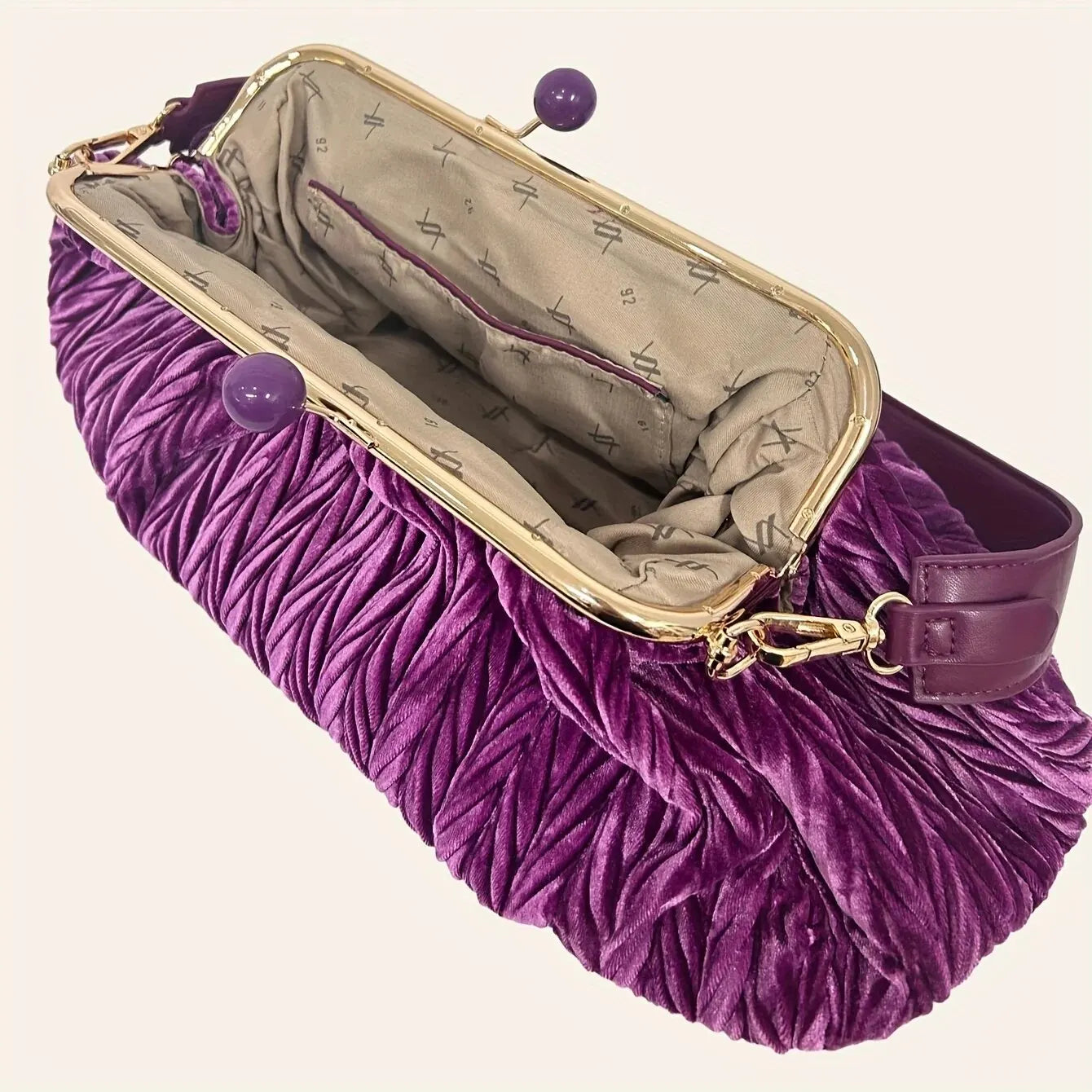 Corduroy handbag with vintage clasp design
