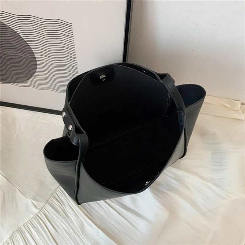 Black shoulder leather tote bag
