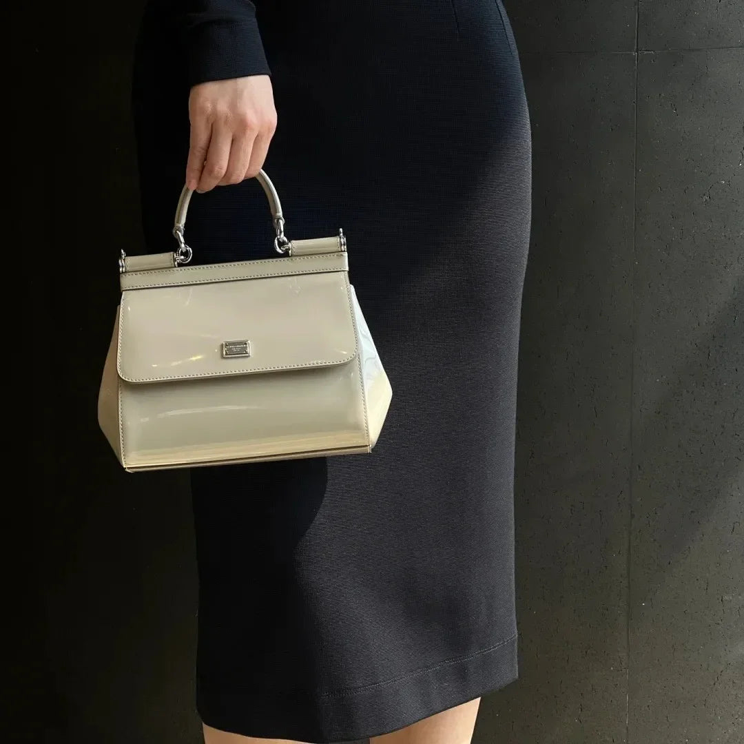 Elegant leather handbag