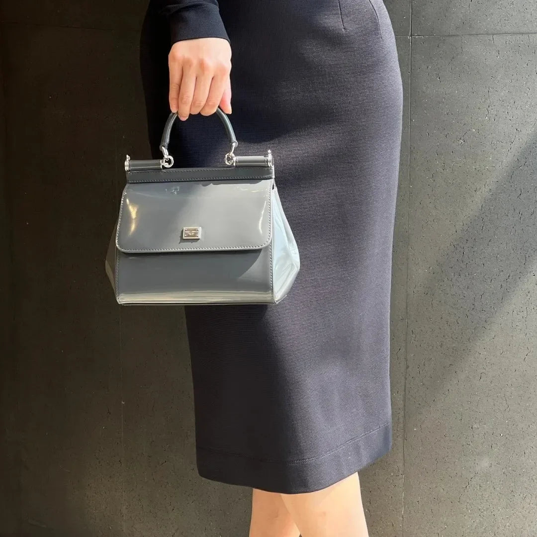 Elegant leather handbag
