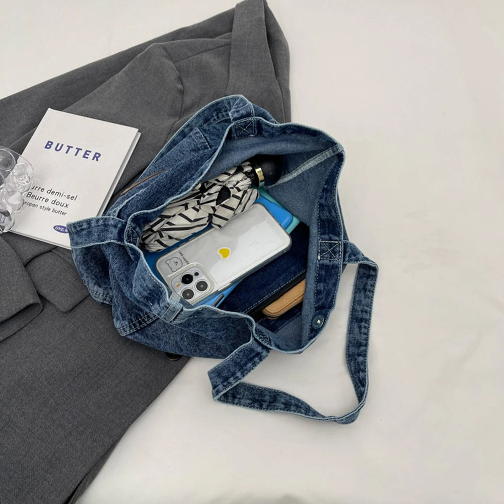 Fashion denim tote bag with leather patch