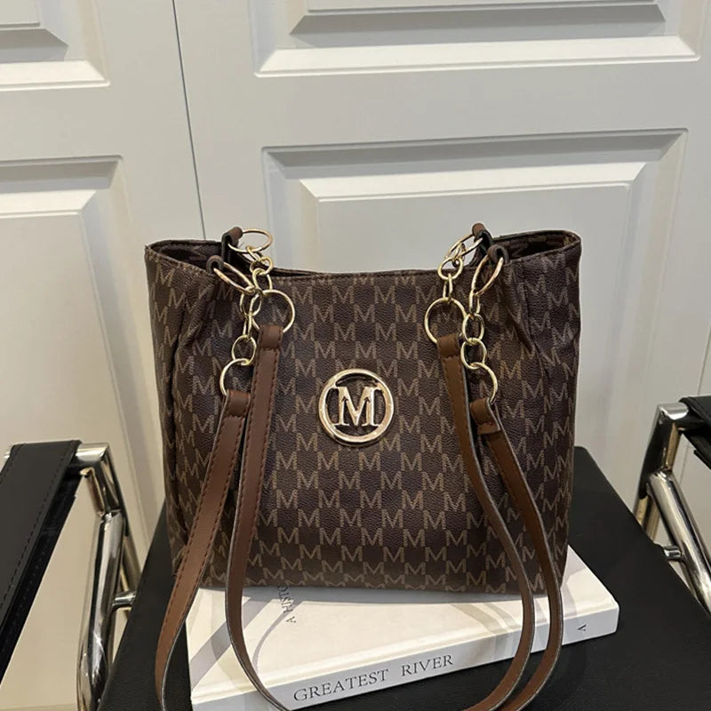 Shoulder leather tote bag with zipper