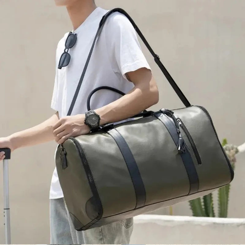 Minimalist leather holdall bag