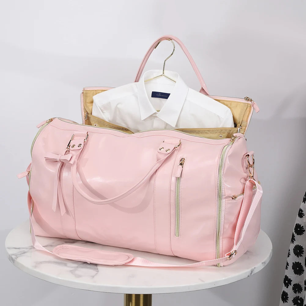 Elegant leather holdall with shoulder strap