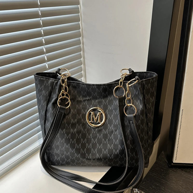 Shoulder leather tote bag with zipper