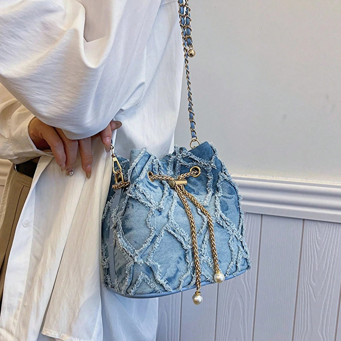 Retro denim handbag with chain strap