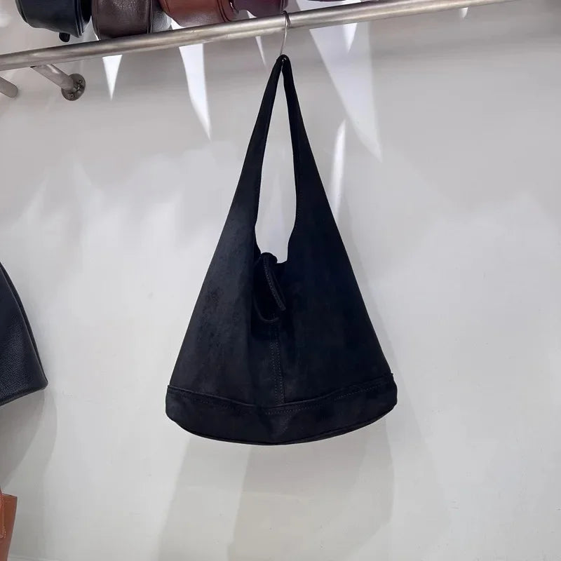 Elegant suede slouch bag