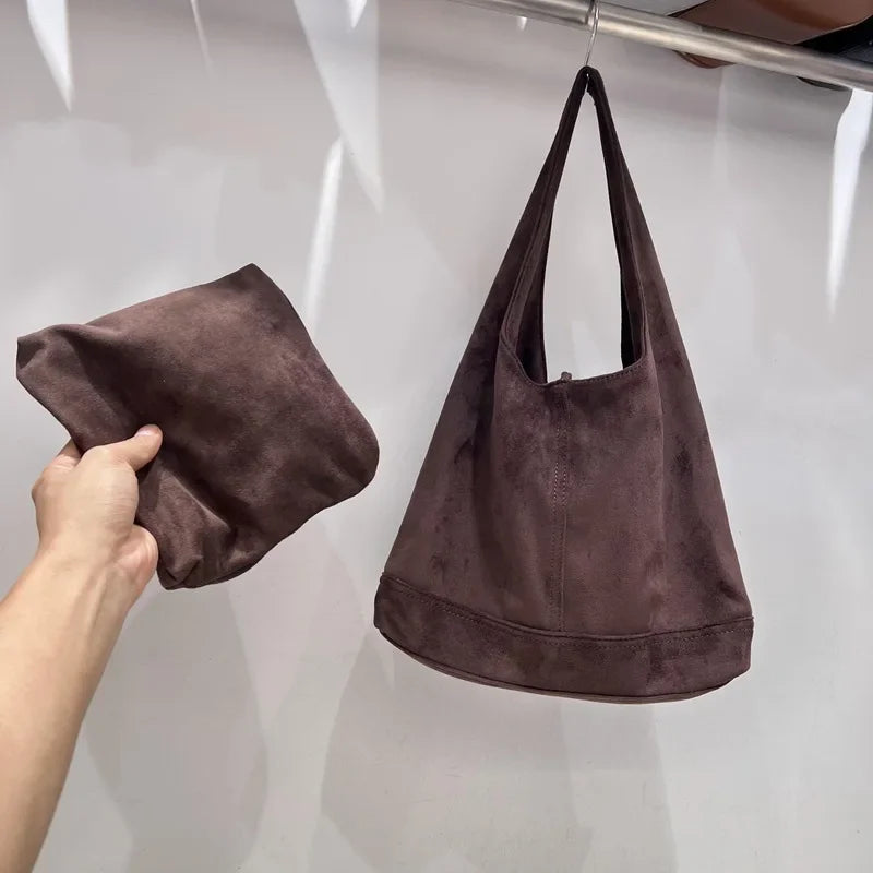 Elegant suede slouch bag