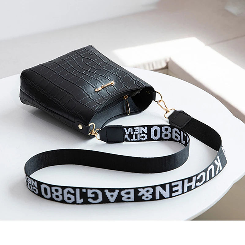 Classic leather shoulder bag for women