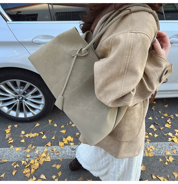 Amblot Beige Weekend suede tote bag