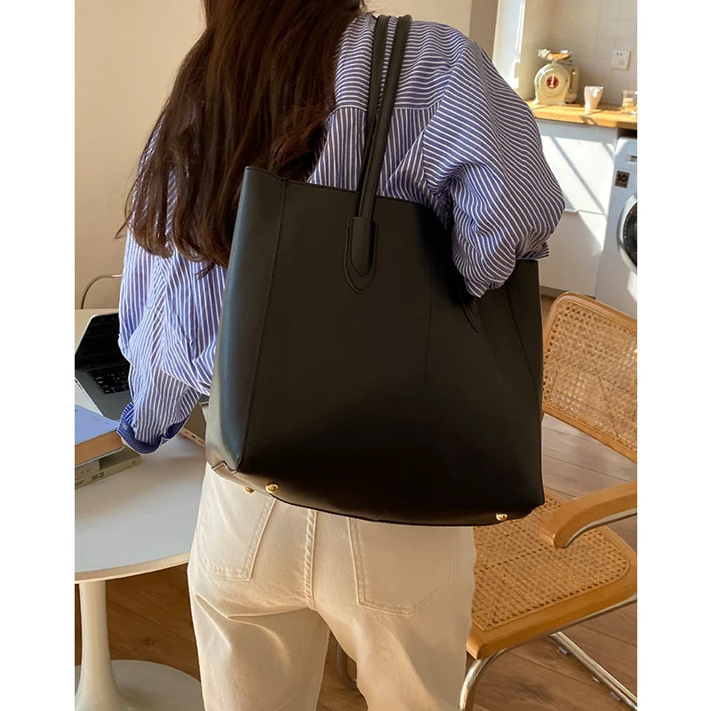 Amblot Black Functional leather tote bag