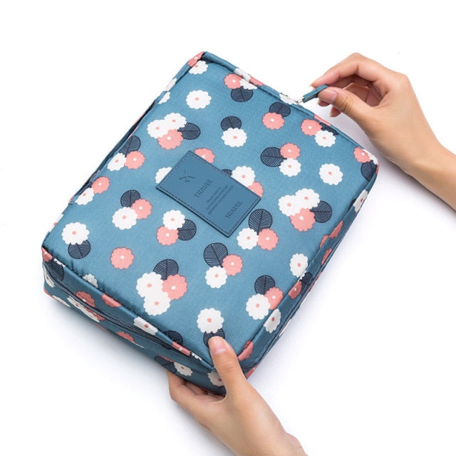 Amblot Blue flowers toiletry bag