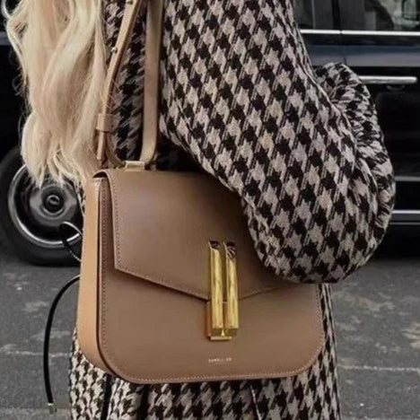 Amblot Caramel / 23x18x7cm Small structured leather crossbody bag