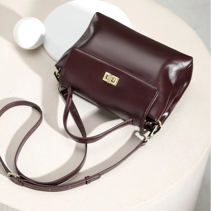 Amblot Chic leather crossbody bag for women
