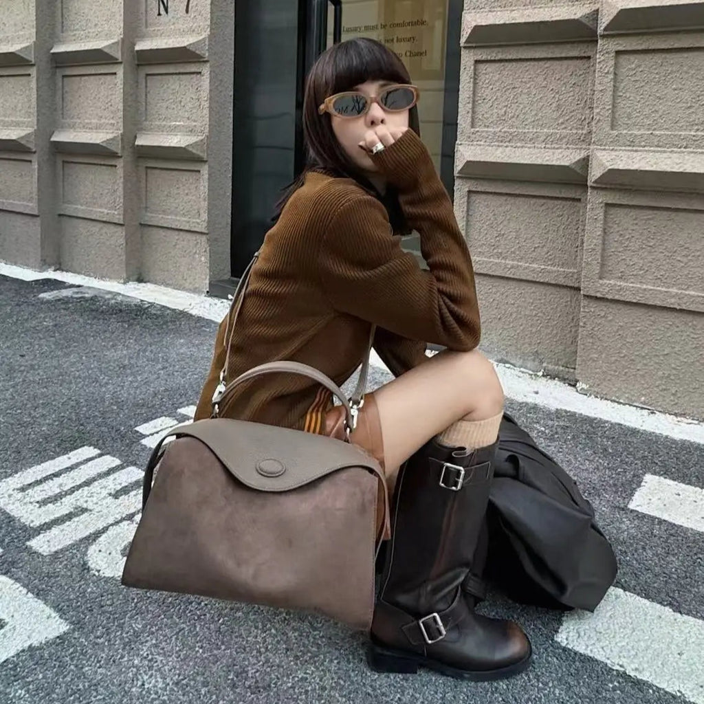 Amblot Deep Khaki / Small Suede handbag with subtle colors