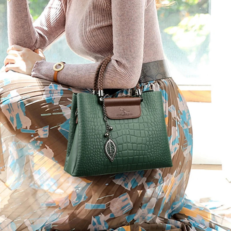 Amblot Green Vintage-inspired leather handbag