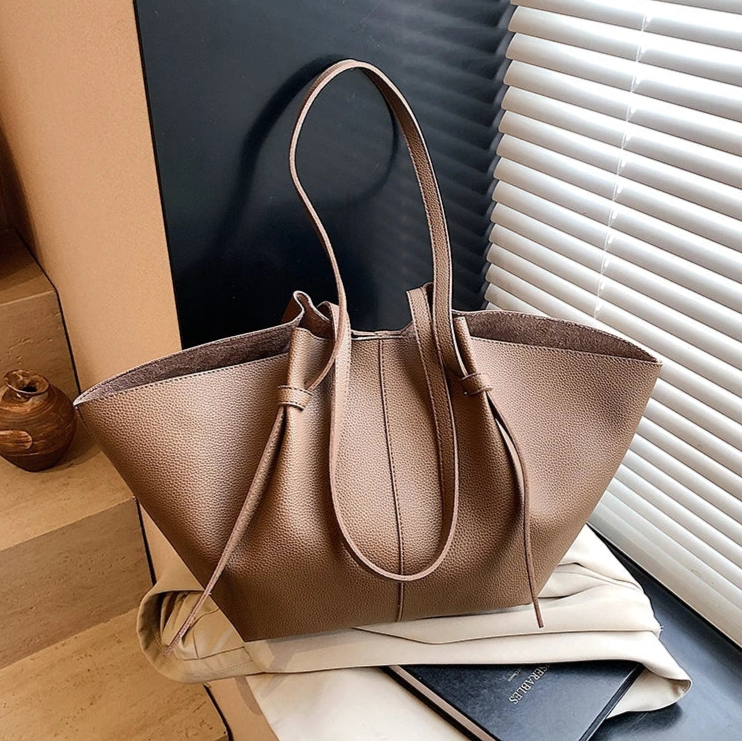 Amblot Khaki Modern leather tote bag