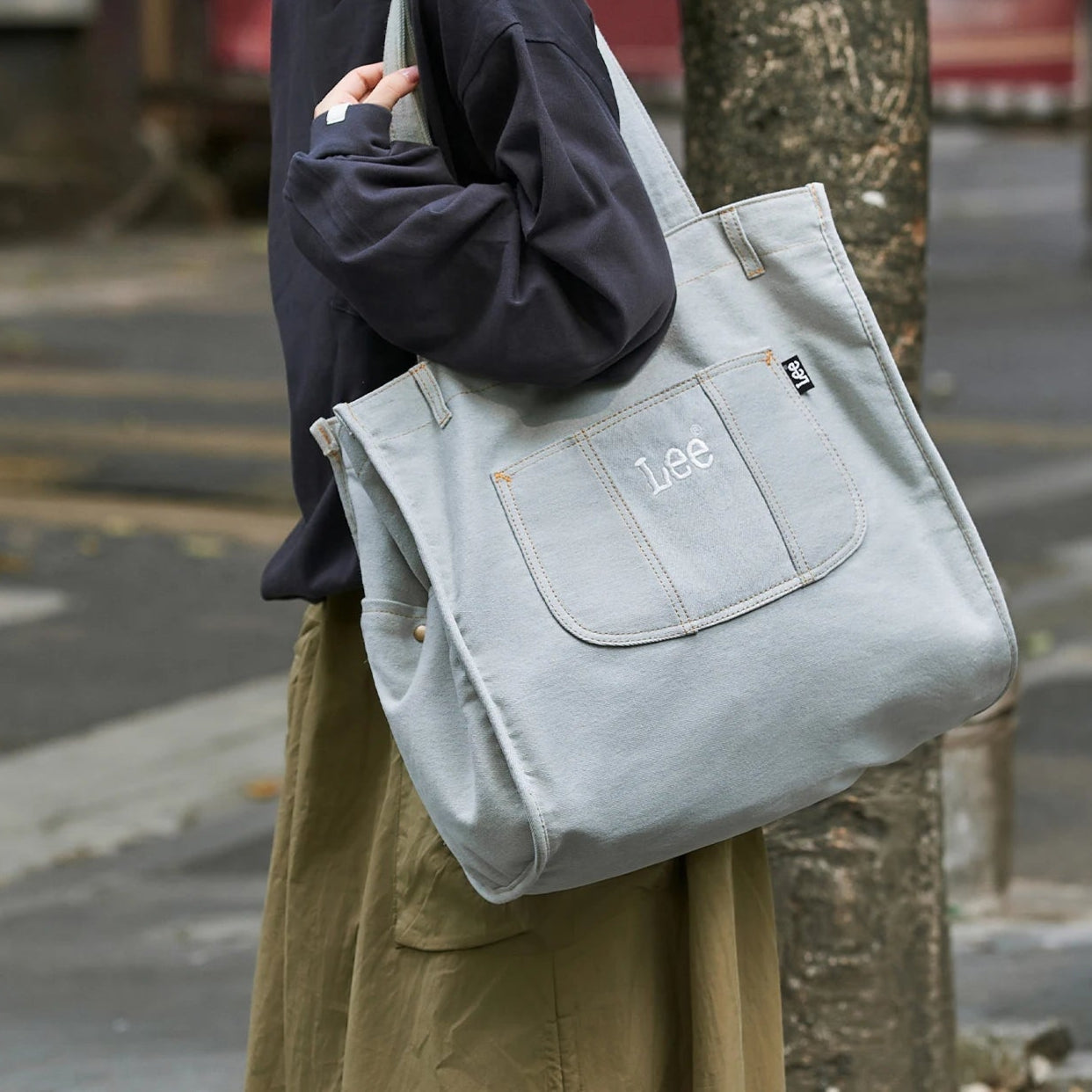 Amblot Light blue Large denim tote bag with inner compartments