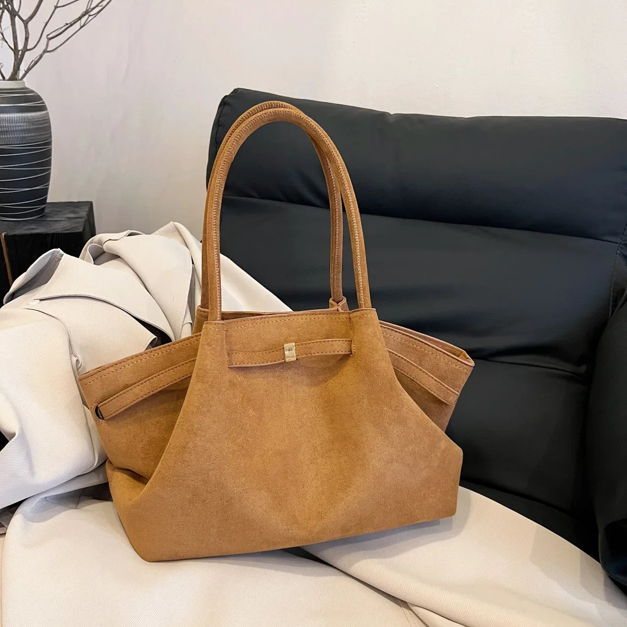 Amblot Minimal suede tote bag