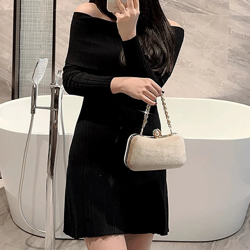 Amblot Rectangular corduroy purse with shiny handle