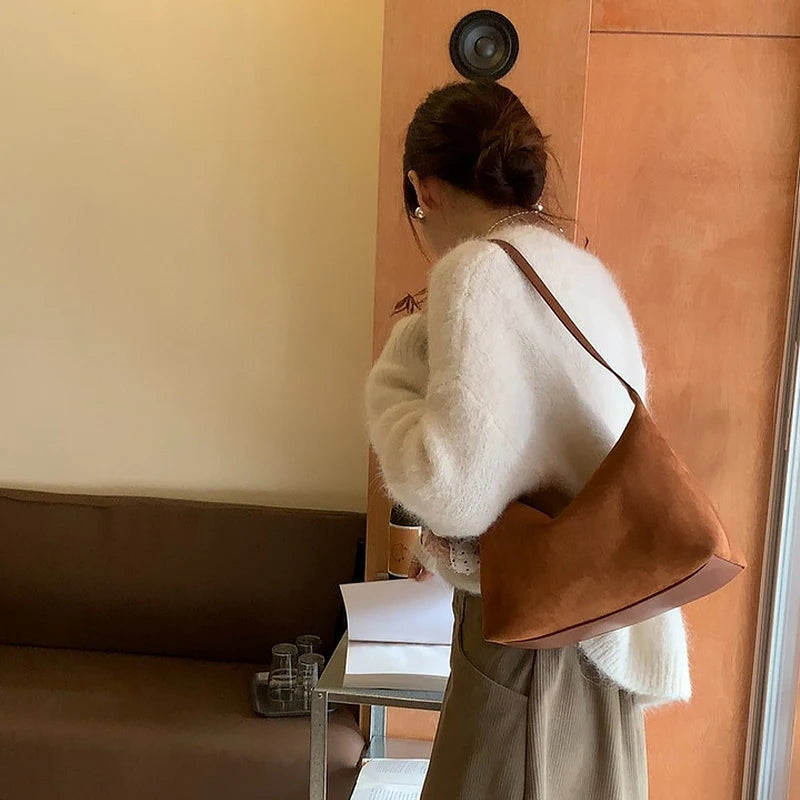 Amblot Simple suede shoulder bag with zipper pocket