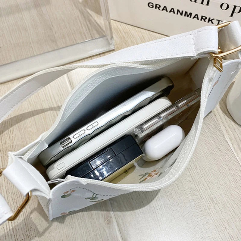 Amblot Sleek leather sling shoulder bag