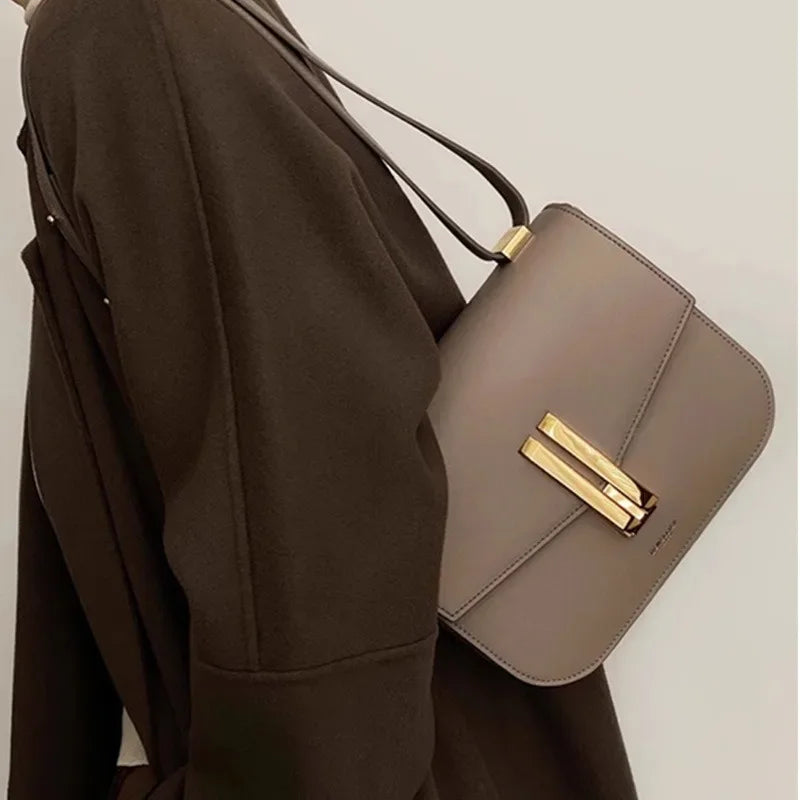 Amblot Small structured leather crossbody bag