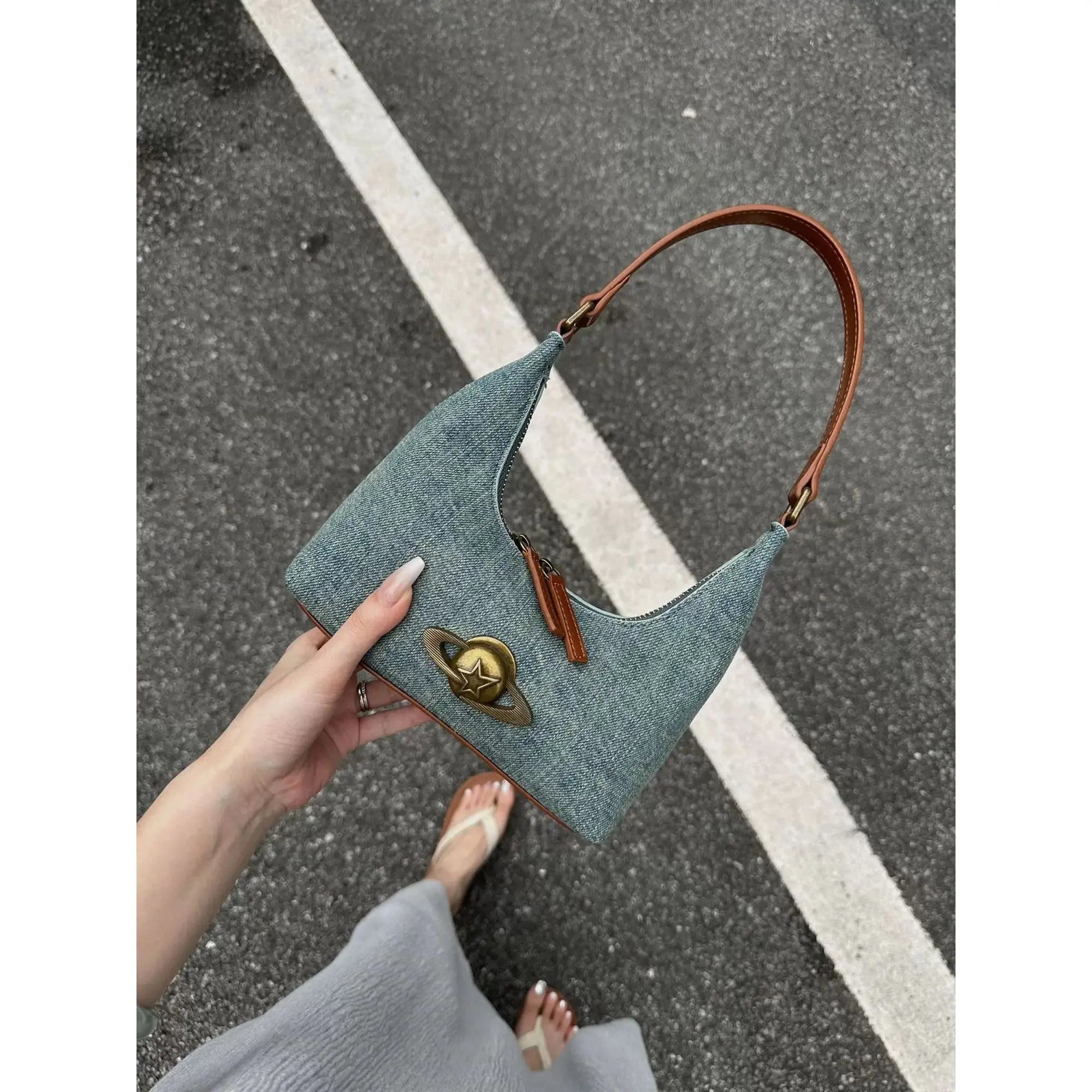Amblot Trendy blue denim clutch bag with zipper detail