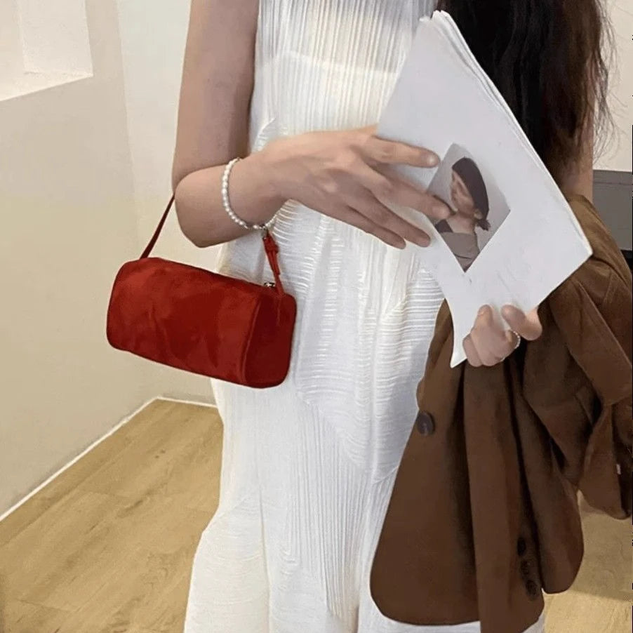 Amblot Vintage-style suede purse