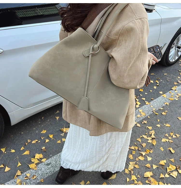 Amblot Weekend suede tote bag