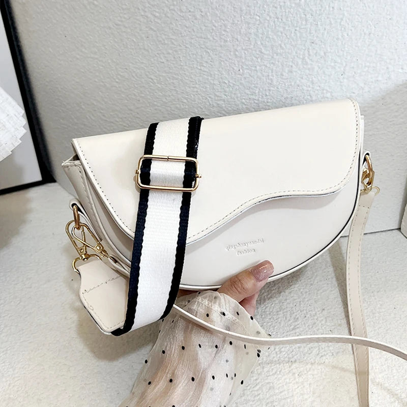 Amblot White Vintage leather shoulder bag with flap